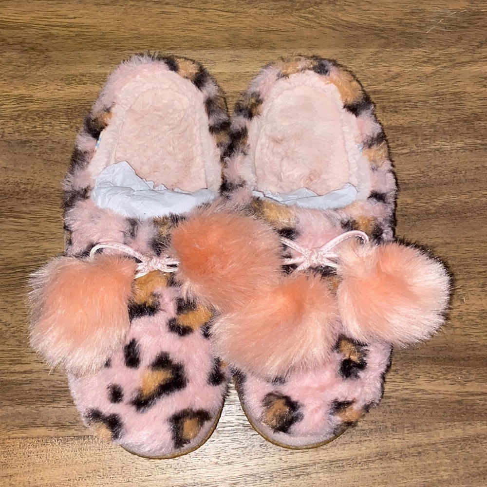 TOMS SLIPPERS